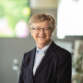 Dr. Linda Lee